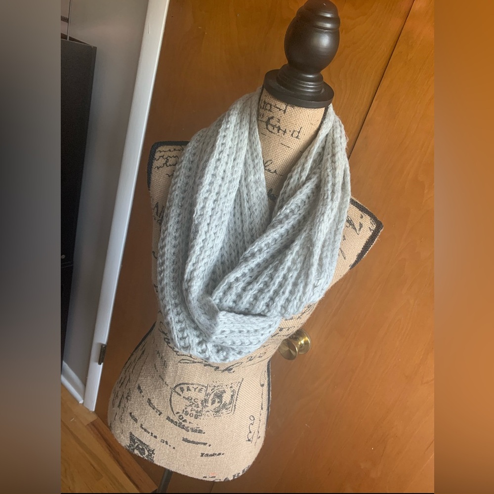 EUC Lot of 6 Cozy Knit Infinity Scarf
